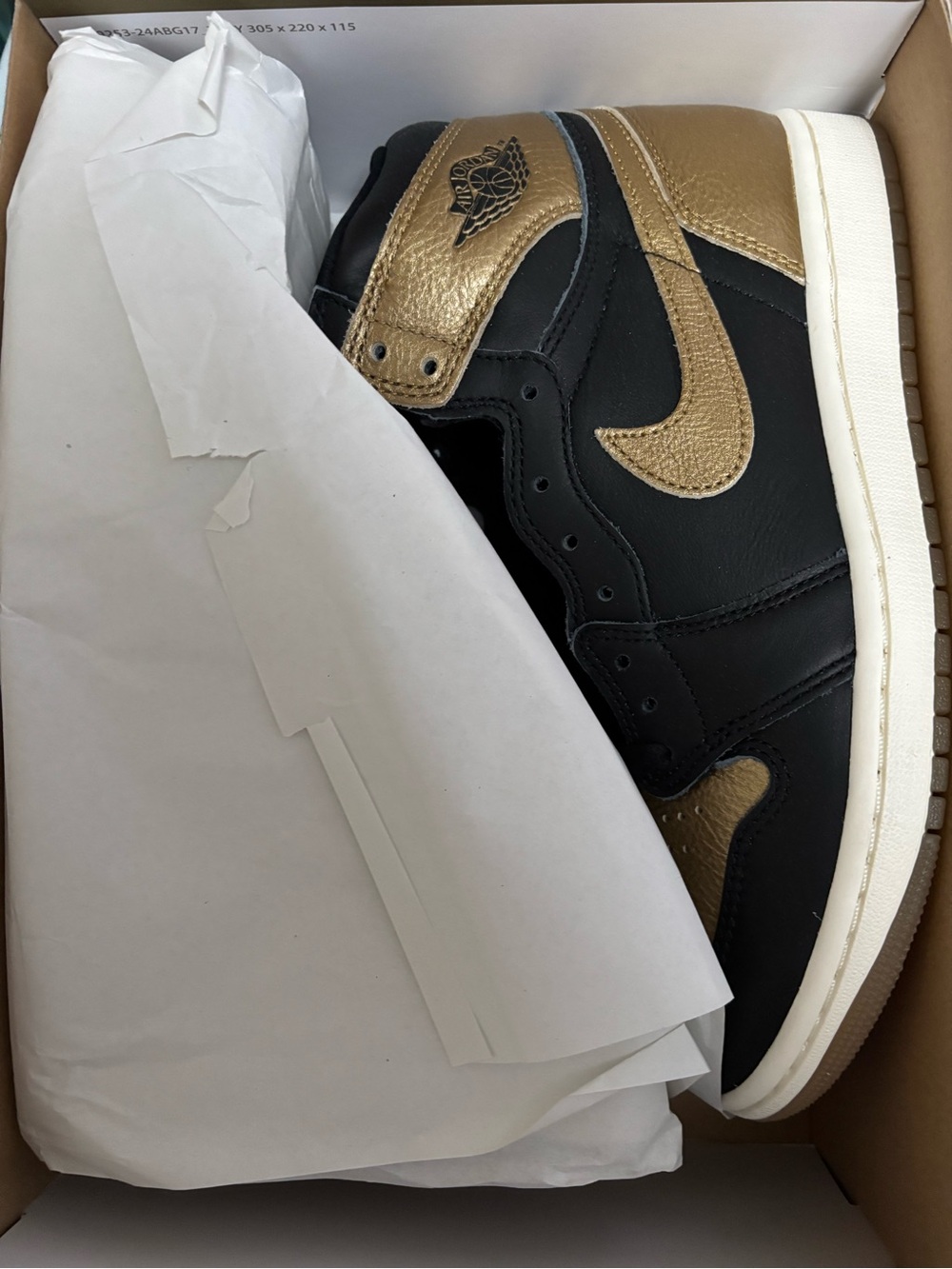Nike Air Jordan 1 Retro - Black & Metallic Gold